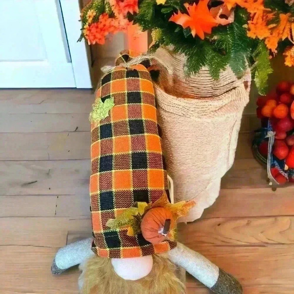 Gnome Decor - 6 piece fall gnome decor. Large gnome, wall sign, 4 placemats - Picture 9 of 11